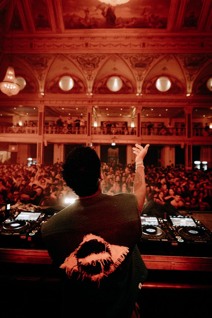 DJ facing the packed balconies of the Kurhaus